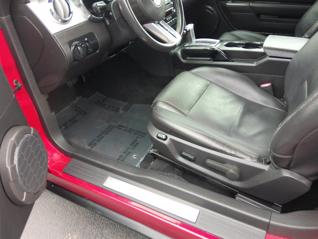 2009 Ford Mustang V6 Deluxe photo