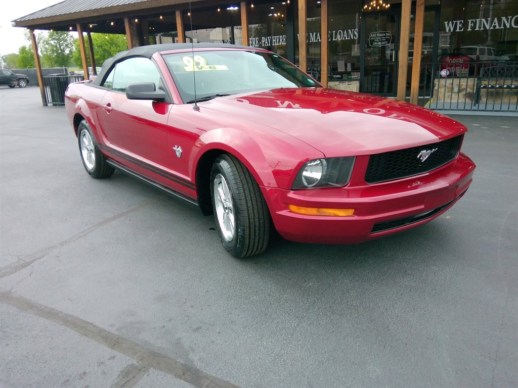 2009 Ford Mustang V6 Deluxe photo