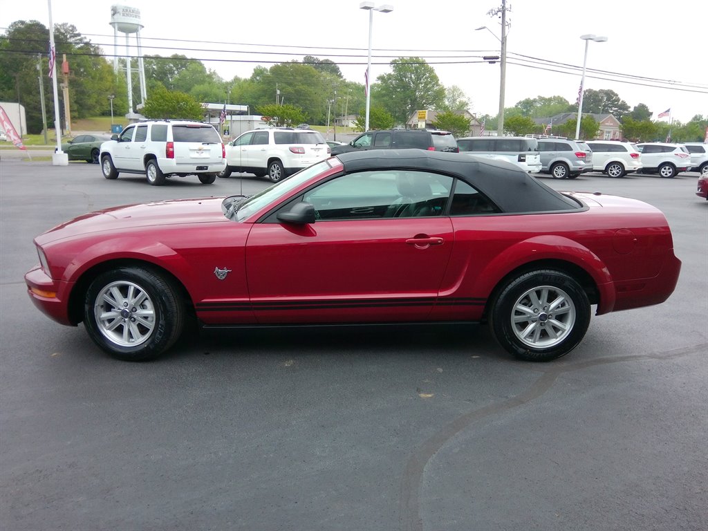 2009 Ford Mustang V6 Deluxe photo