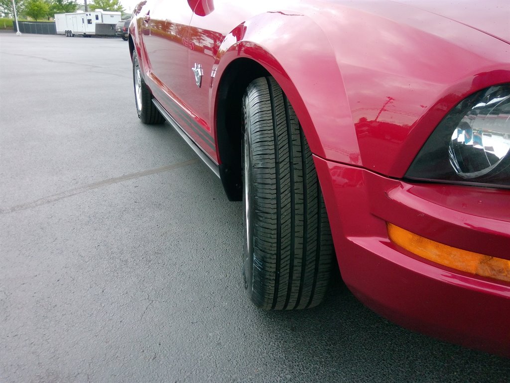 2009 Ford Mustang V6 Deluxe photo