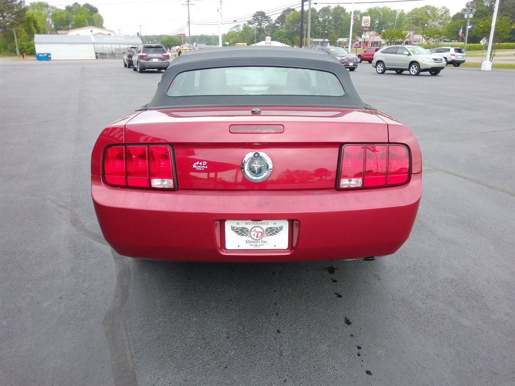 2009 Ford Mustang V6 Deluxe photo