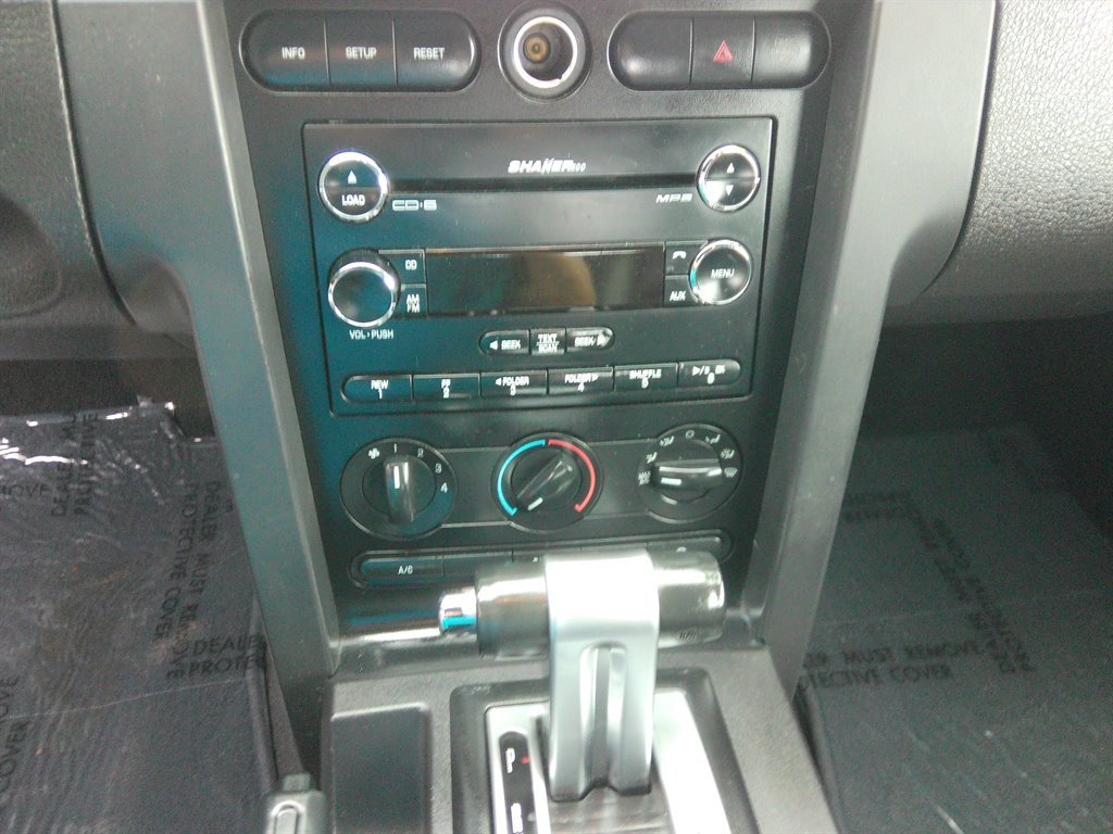 2009 Ford Mustang V6 Deluxe photo