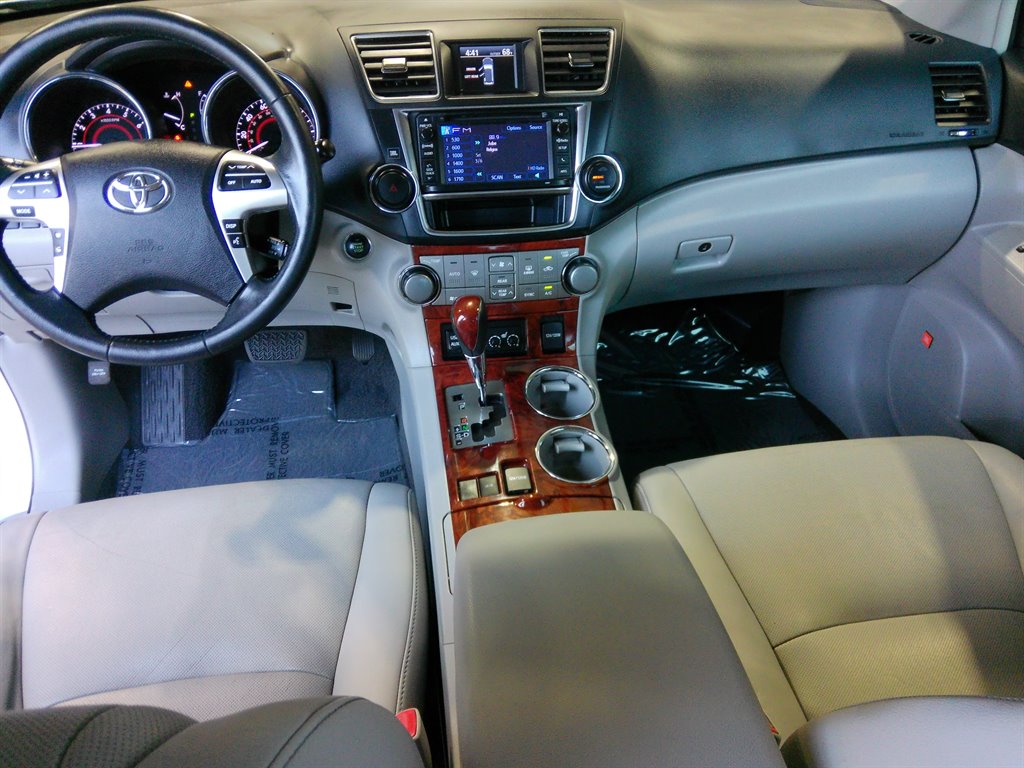 2013 Toyota Highlander Limited photo