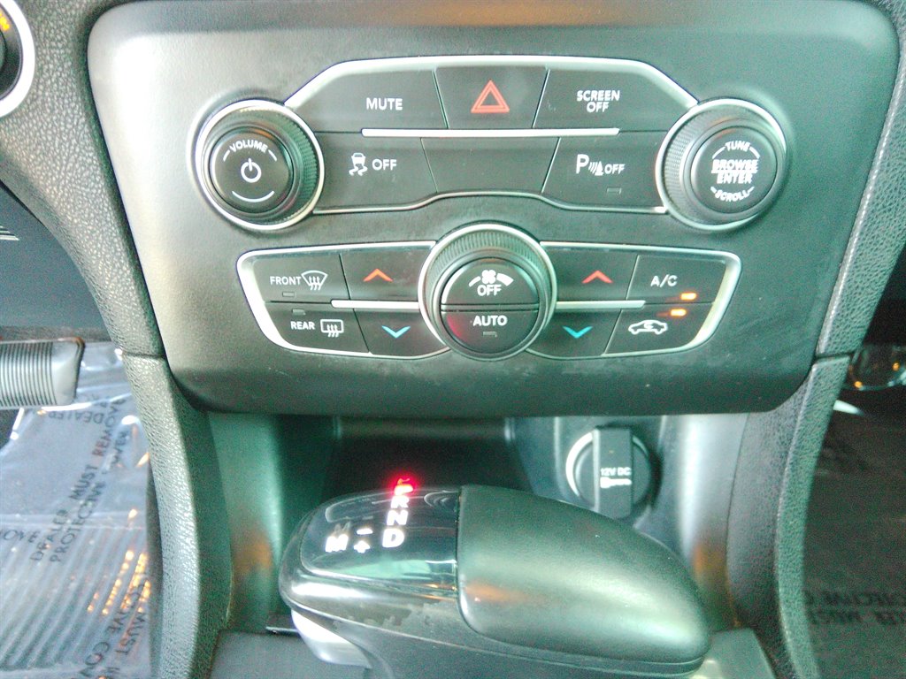 2018 Dodge Charger SXT Plus photo
