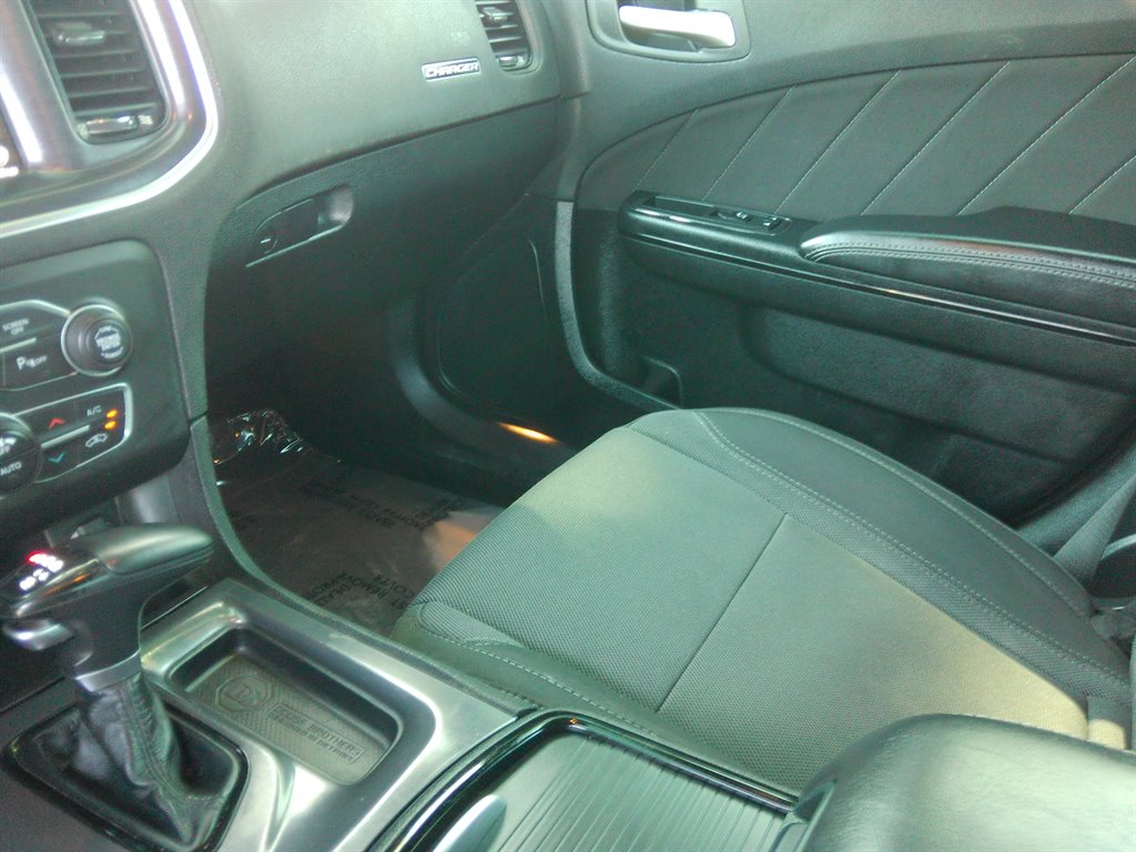 2018 Dodge Charger SXT Plus photo
