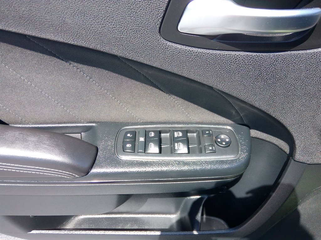 2018 Dodge Charger SXT Plus photo