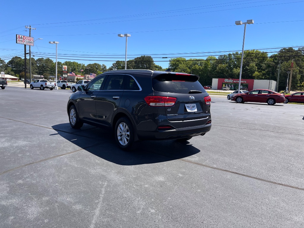 2018 Kia Sorento - $14,990