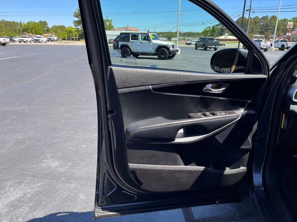 2018 Kia Sorento - $14,990
