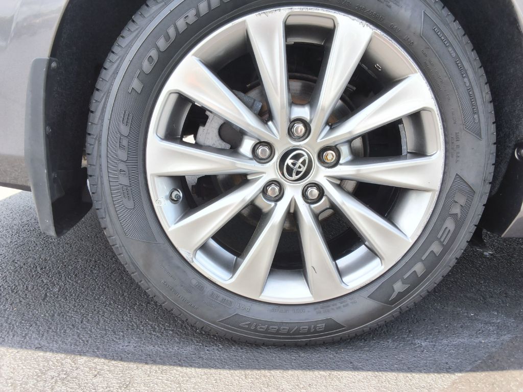 2015 Toyota Camry - $19,900