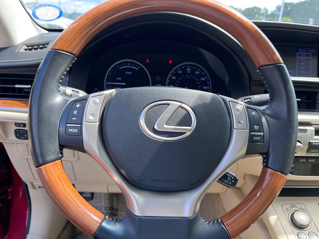 2014 Lexus ES - $17,900