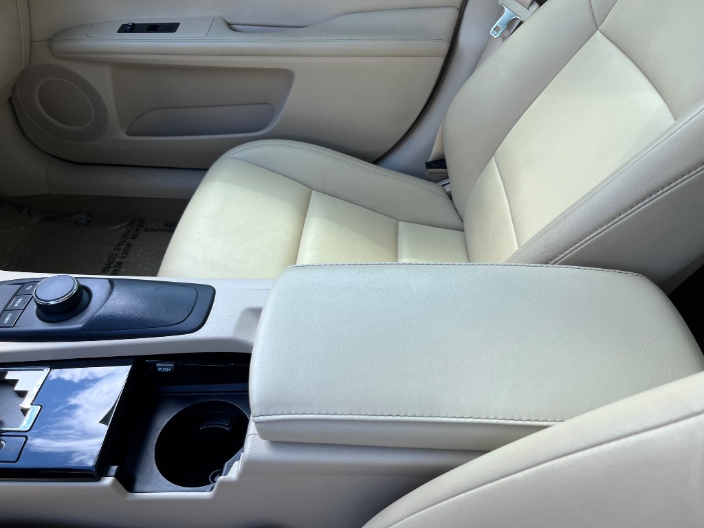 2014 Lexus ES - $17,900