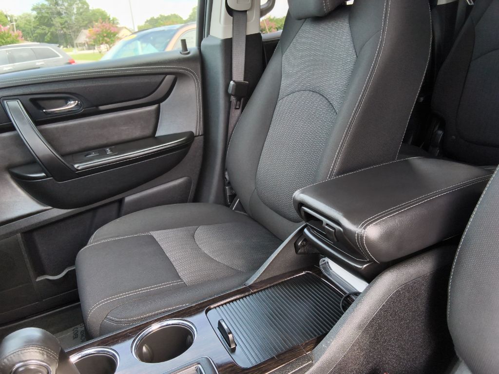 2017 Chevrolet Traverse - $15,250