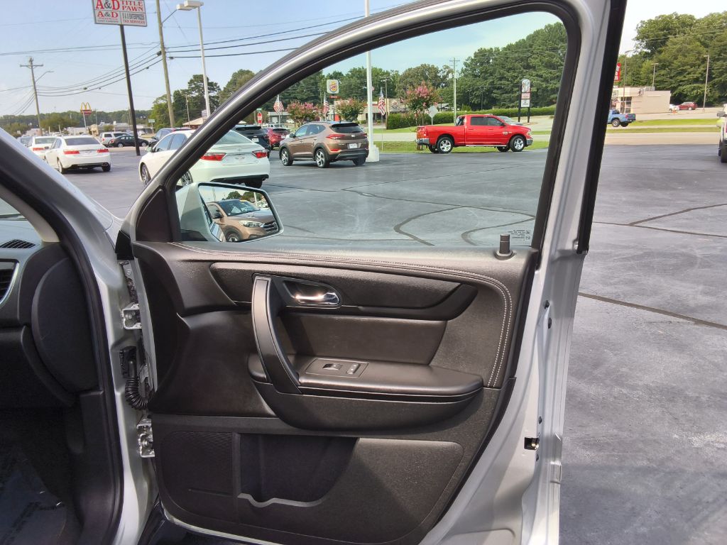 2017 Chevrolet Traverse - $15,250