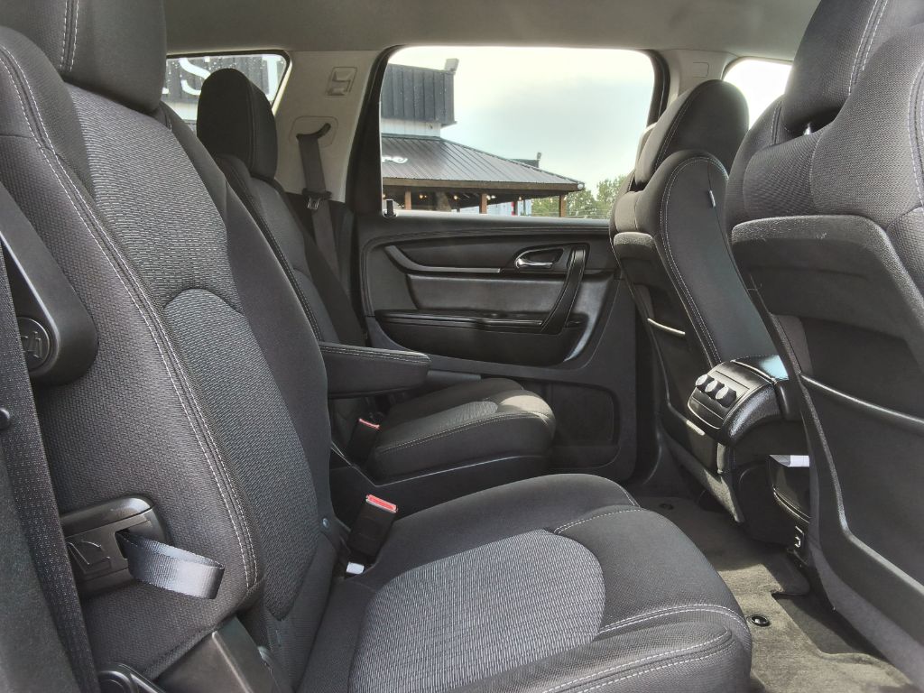 2017 Chevrolet Traverse - $15,250