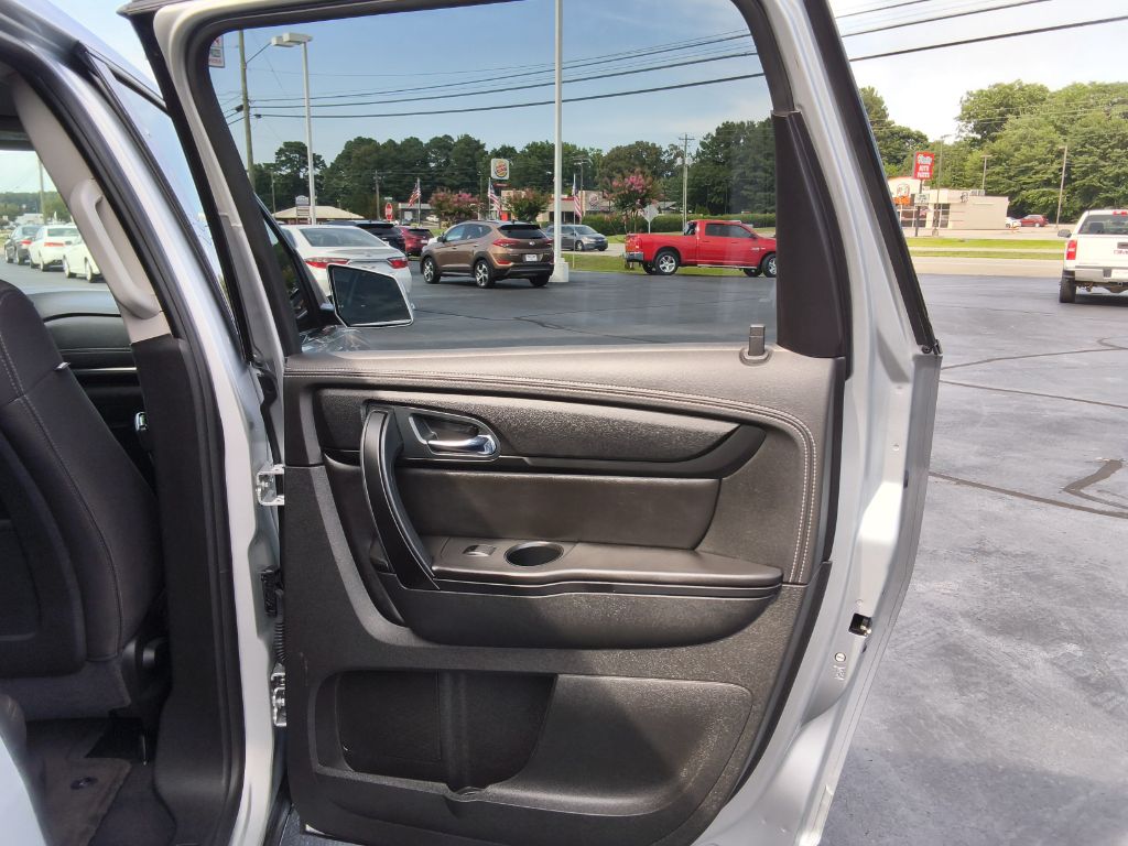 2017 Chevrolet Traverse - $15,250
