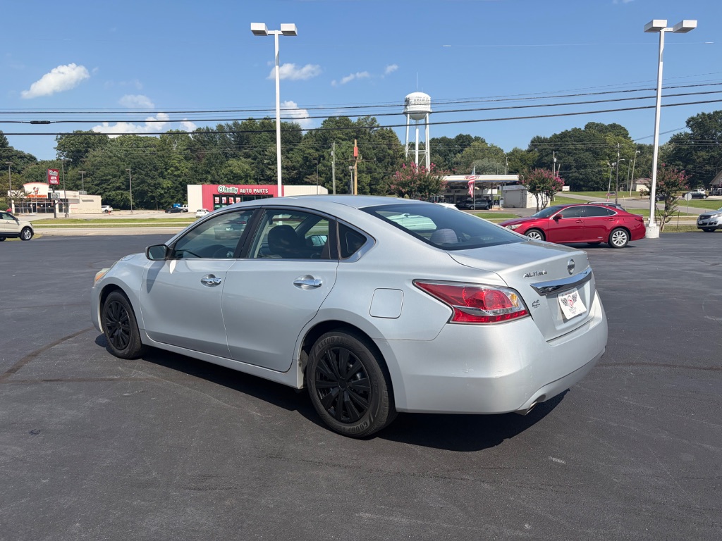 2015 Nissan Altima - $11,900