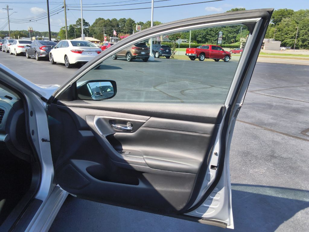 2015 Nissan Altima - $11,900