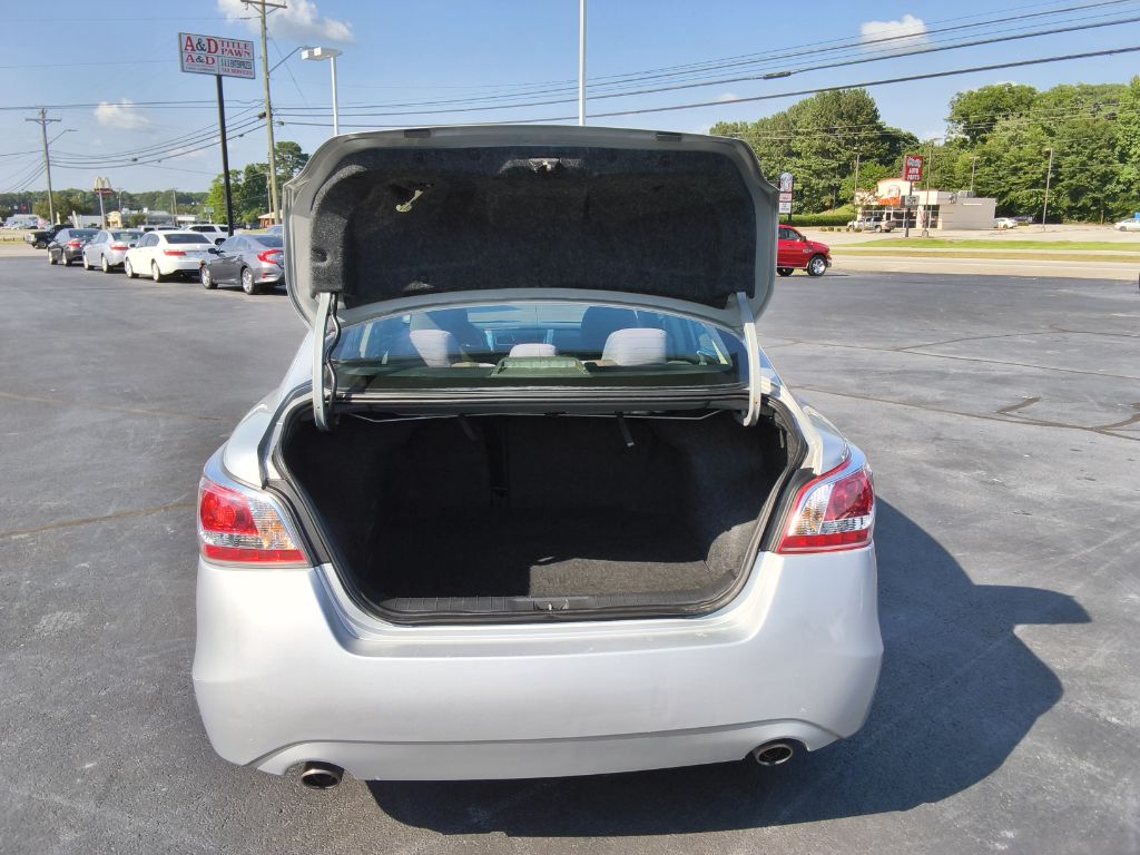 2015 Nissan Altima - $11,900