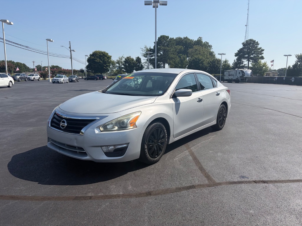 2015 Nissan Altima - $11,900