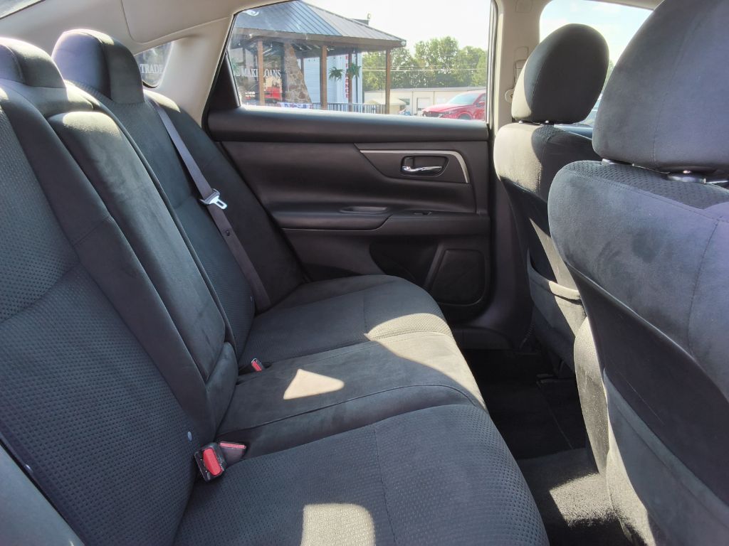 2015 Nissan Altima - $11,900