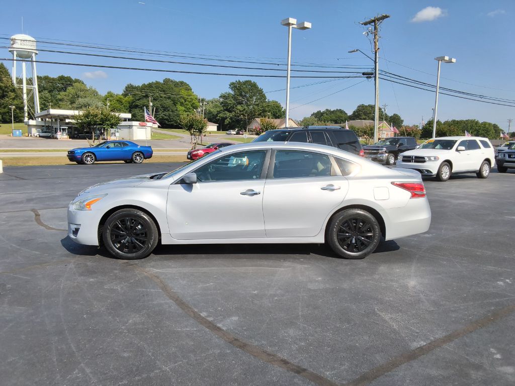2015 Nissan Altima - $11,900