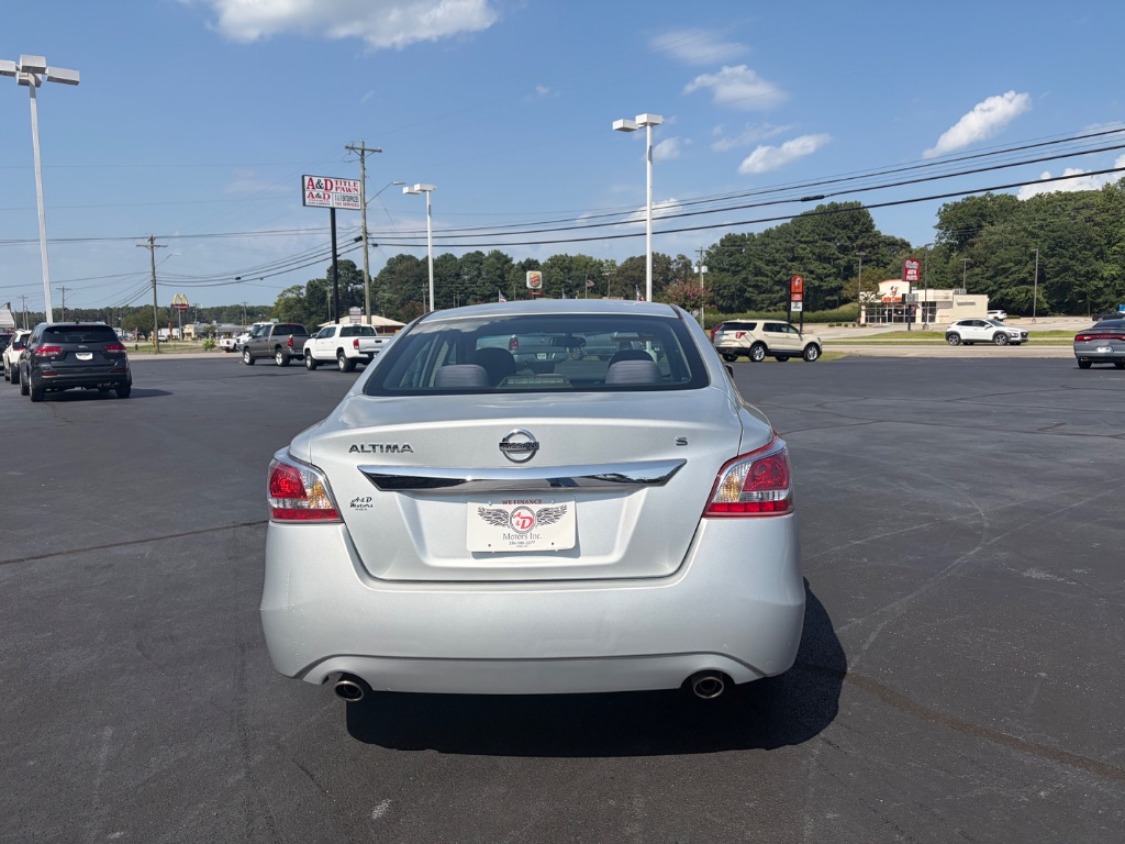 2015 Nissan Altima - $11,900
