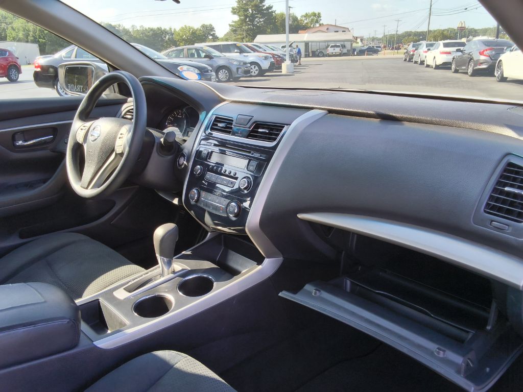 2015 Nissan Altima - $11,900