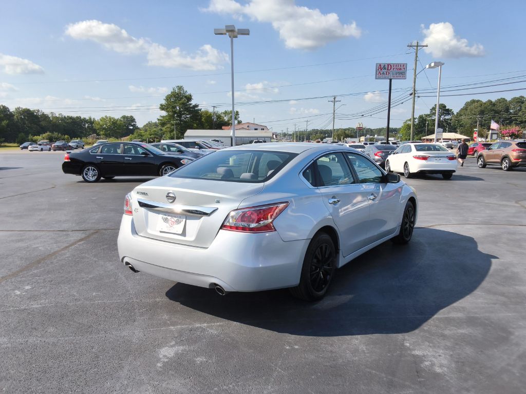 2015 Nissan Altima - $11,900