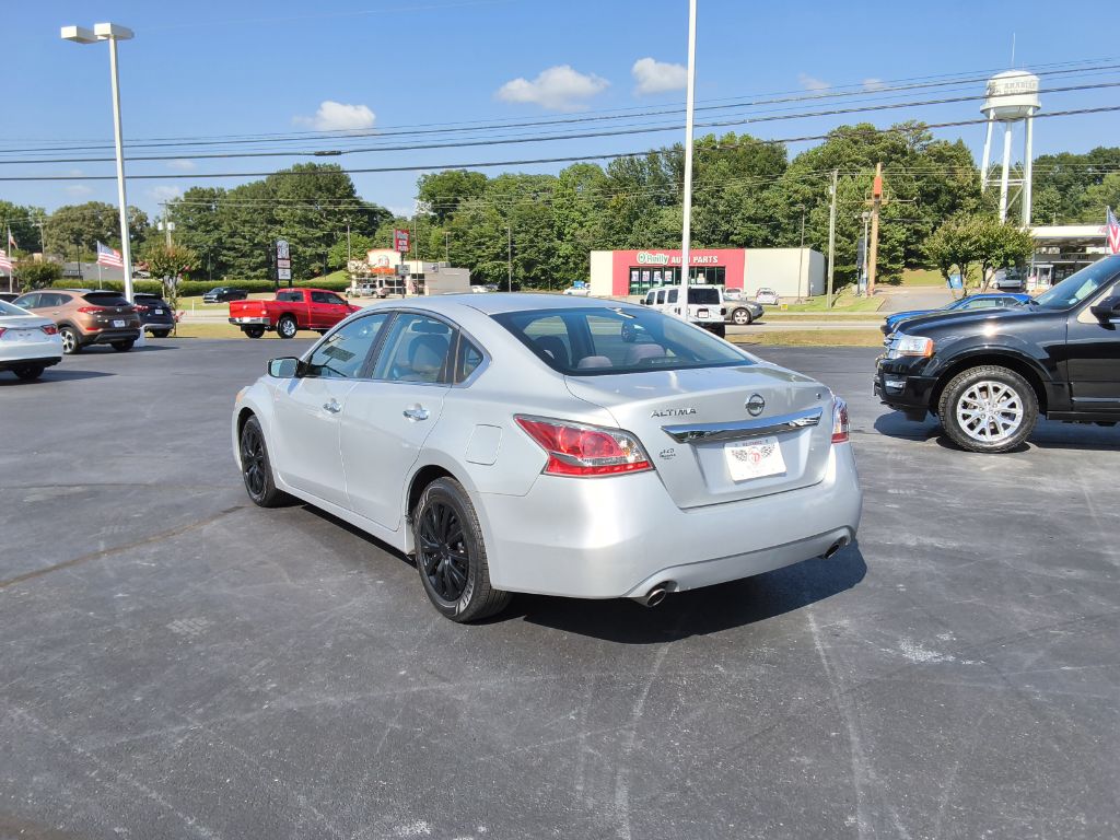 2015 Nissan Altima - $11,900