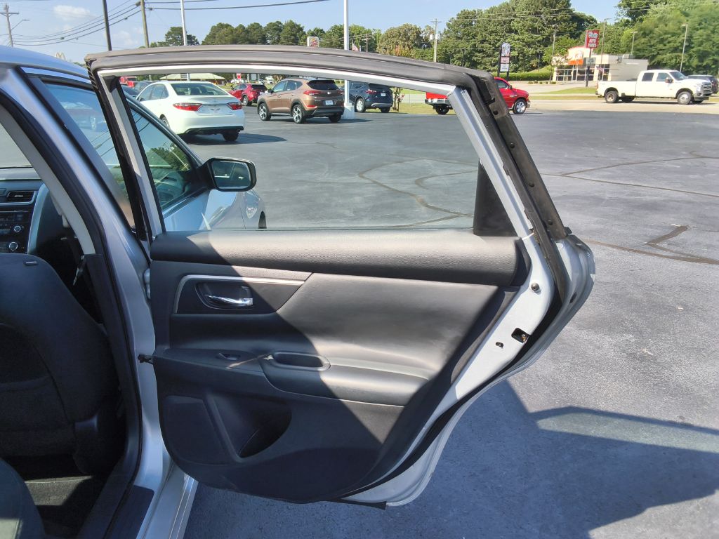 2015 Nissan Altima - $11,900
