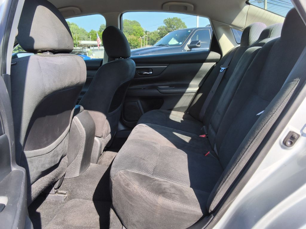 2015 Nissan Altima - $11,900