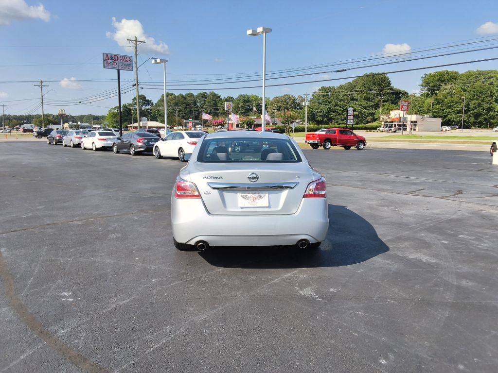 2015 Nissan Altima - $11,900