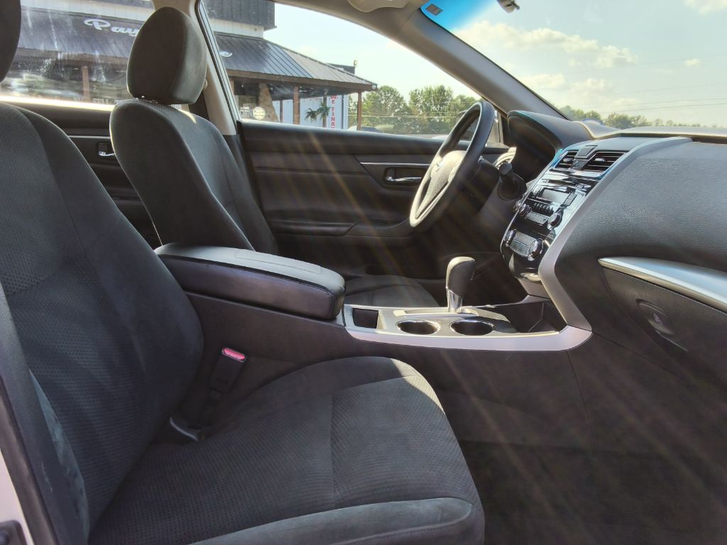 2015 Nissan Altima - $11,900