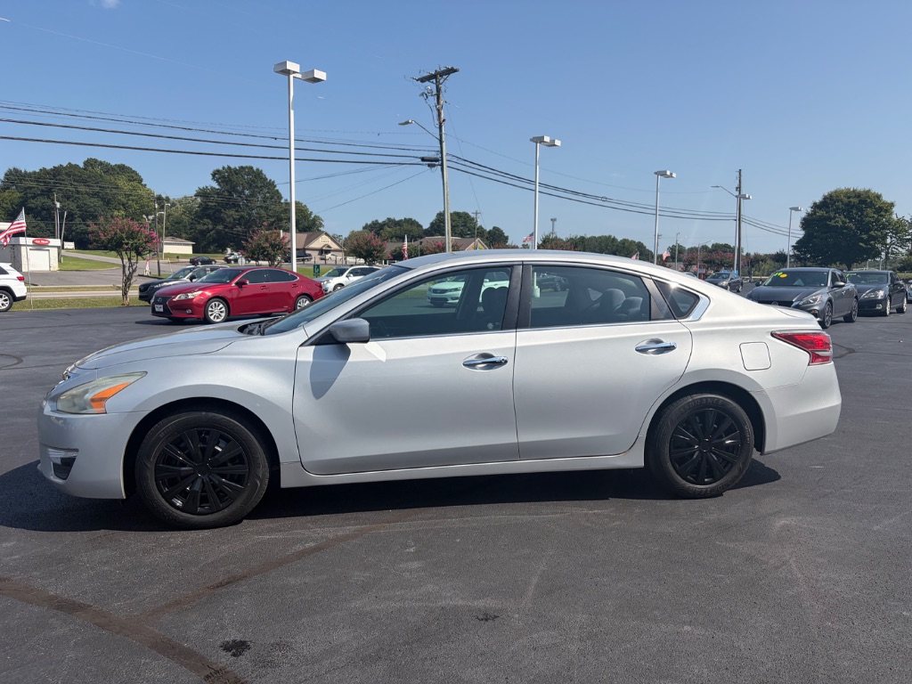 2015 Nissan Altima - $11,900