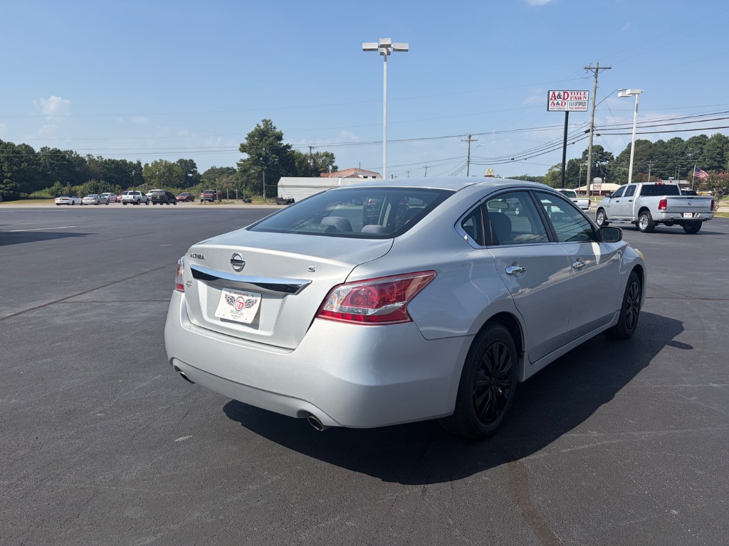 2015 Nissan Altima - $11,900