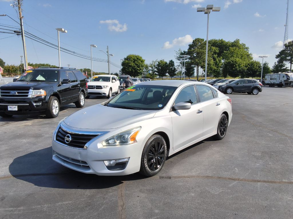 2015 Nissan Altima - $11,900