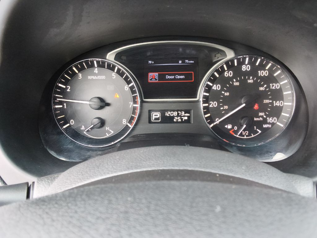2015 Nissan Altima - $11,900