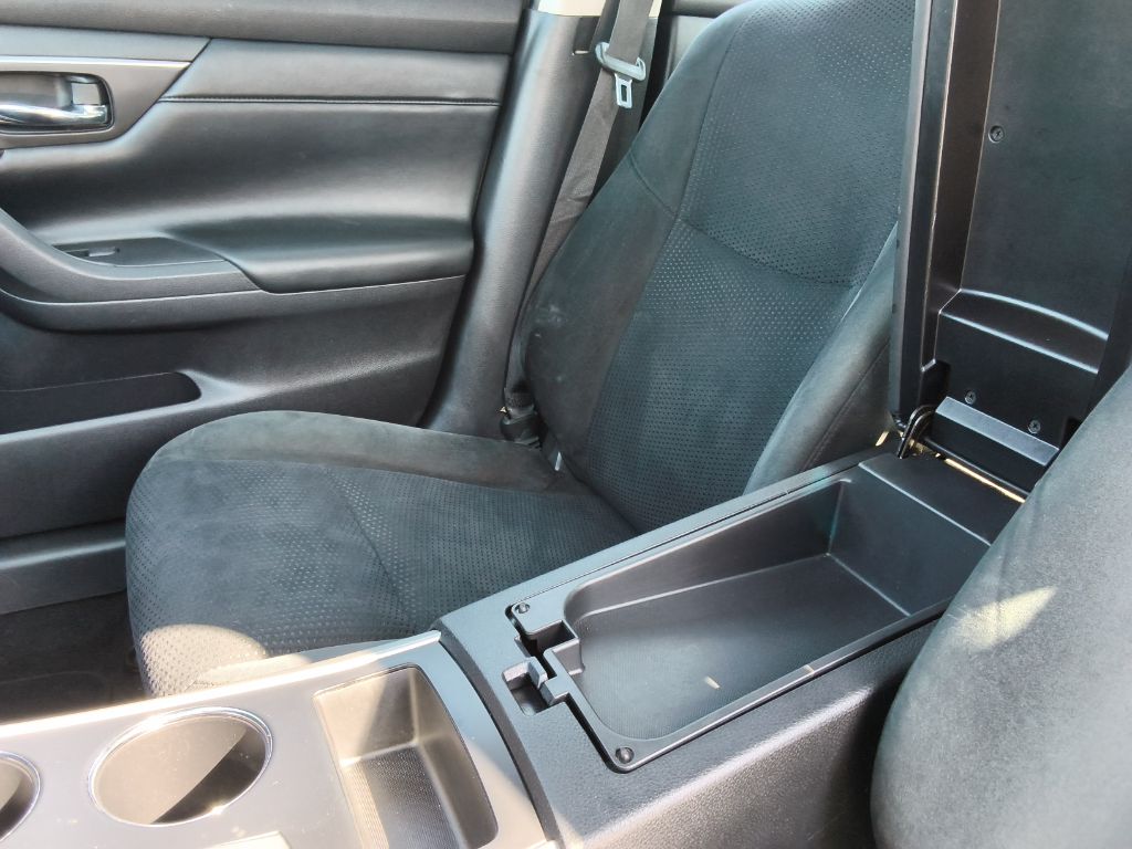 2015 Nissan Altima - $11,900