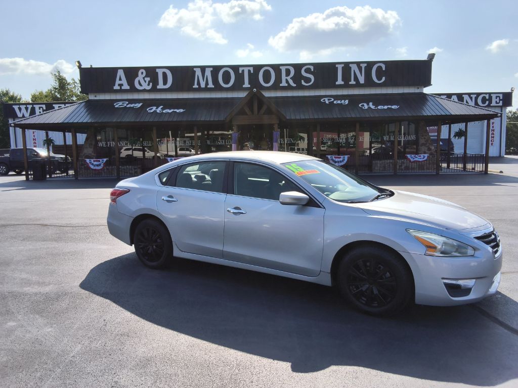 2015 Nissan Altima - $11,900