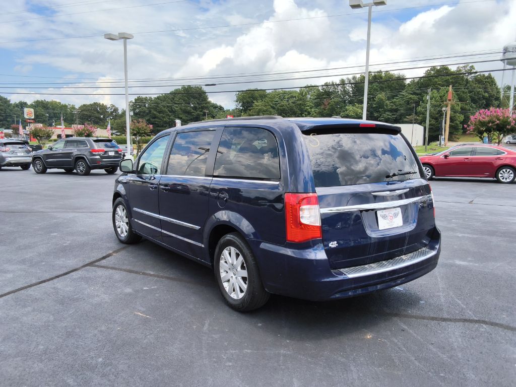 2015 Chrysler Town And Country - $12,900