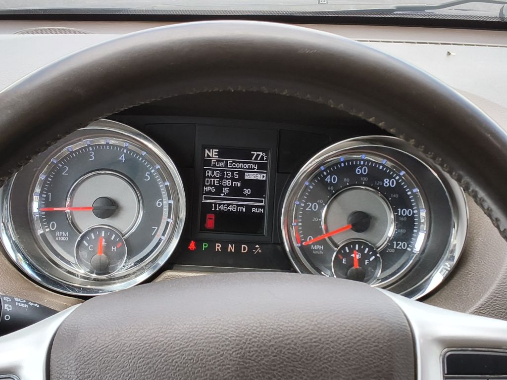 2015 Chrysler Town And Country - $12,900