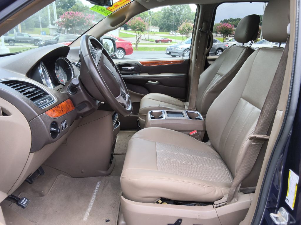 2015 Chrysler Town And Country - $12,900