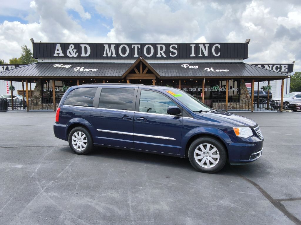 2015 Chrysler Town And Country - $12,900