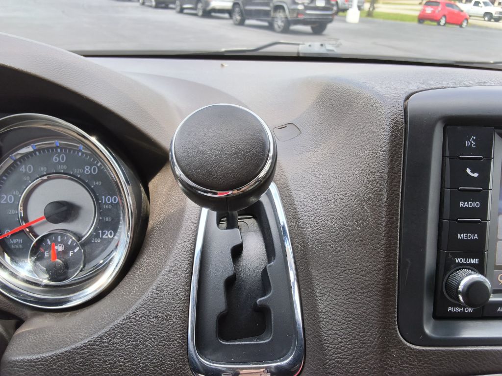 2015 Chrysler Town And Country - $12,900