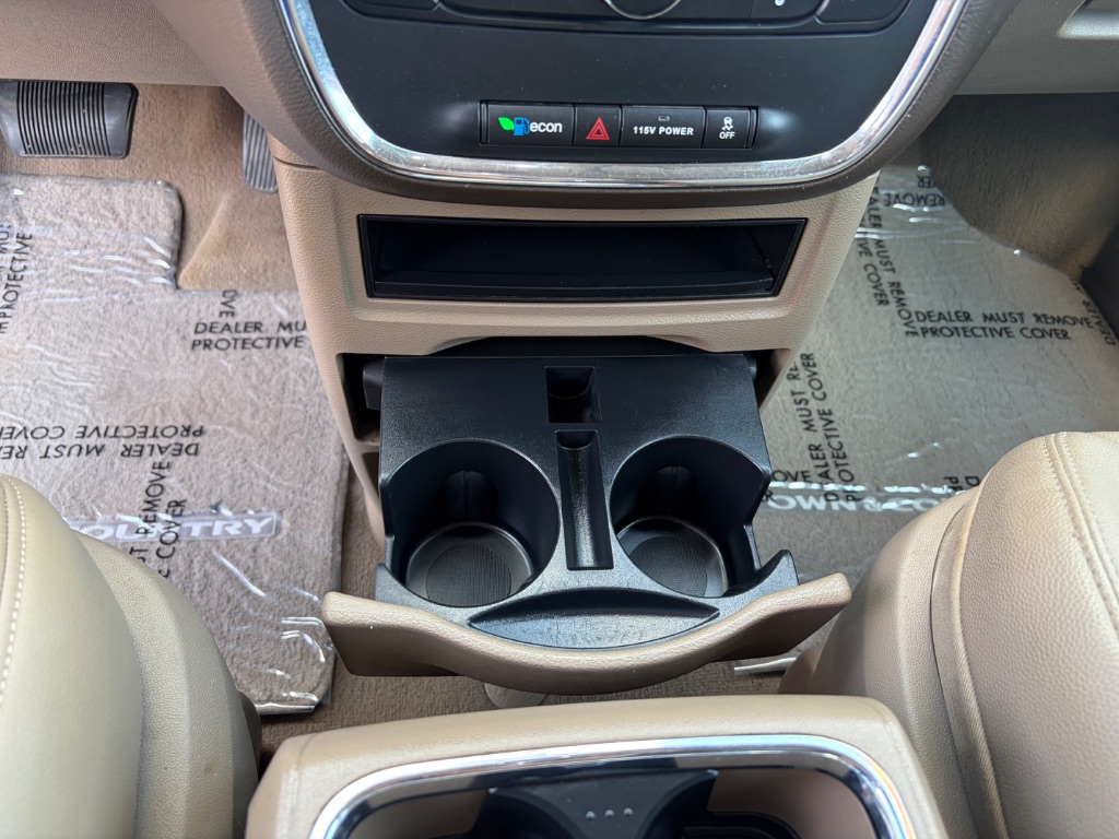 2015 Chrysler Town And Country - $11,900