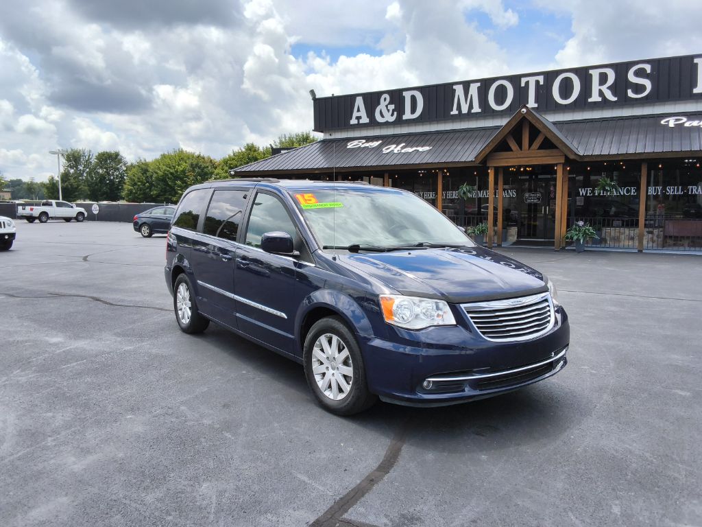 2015 Chrysler Town And Country - $12,900