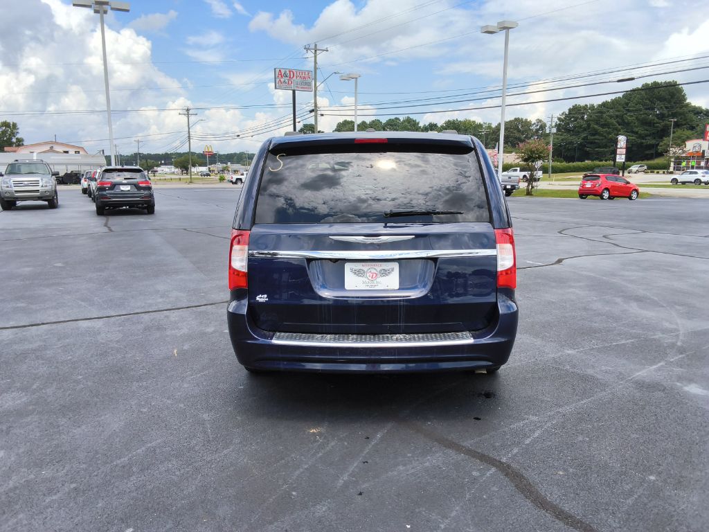 2015 Chrysler Town And Country - $12,900