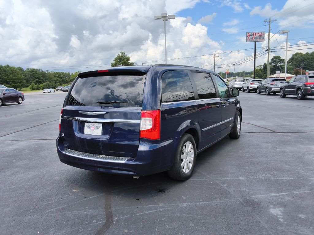 2015 Chrysler Town And Country - $12,900