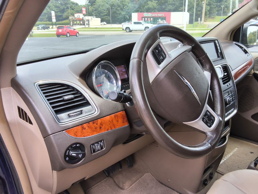 2015 Chrysler Town And Country - $12,900