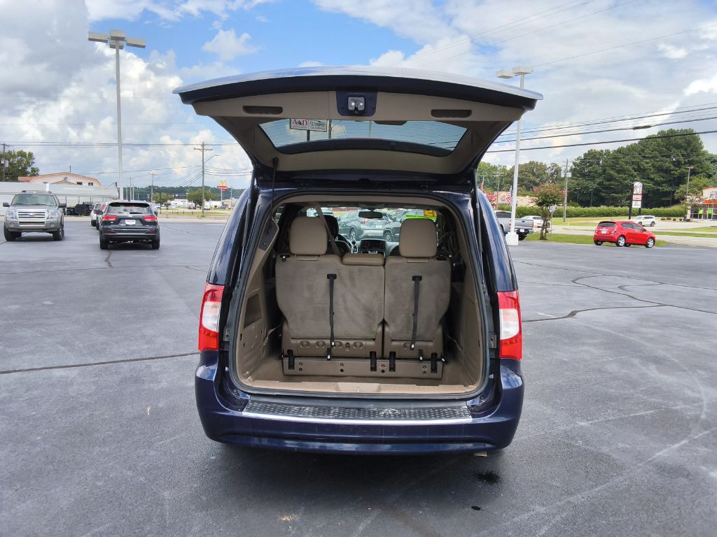 2015 Chrysler Town And Country - $12,900